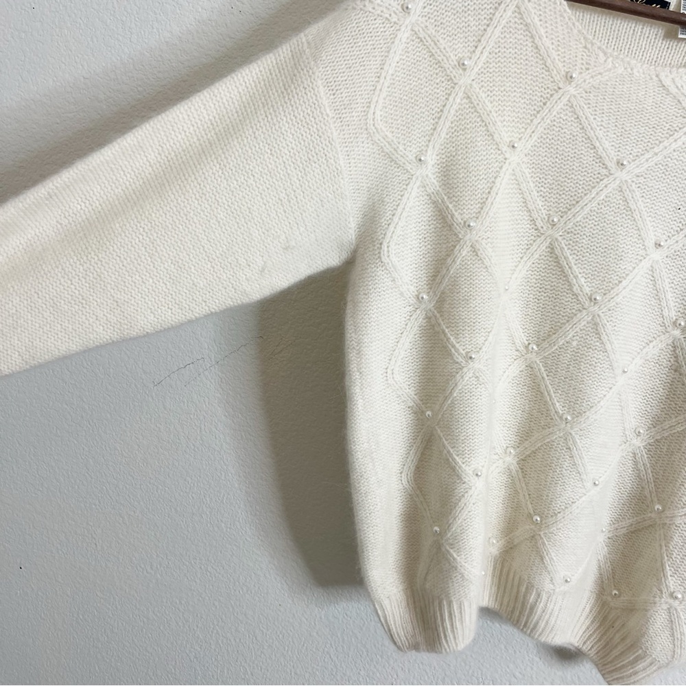 Vintage Cream with Pearl Detail Lambswool and Angora blend Sweater Large - Picture 3 of 8